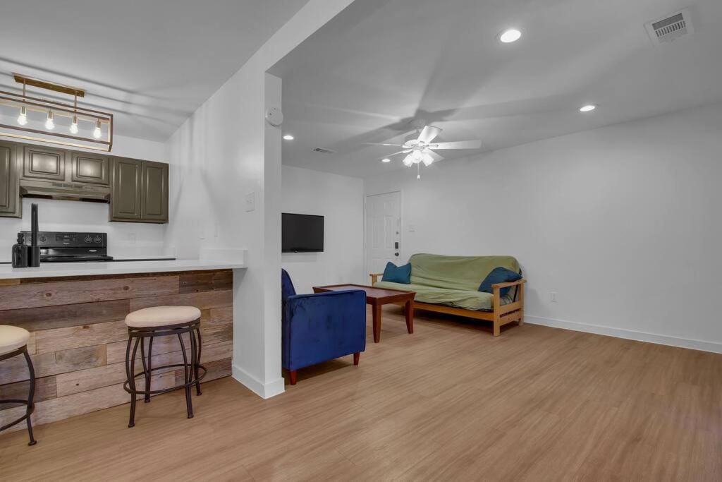 Condo Near Downtown Austin! 外观 照片